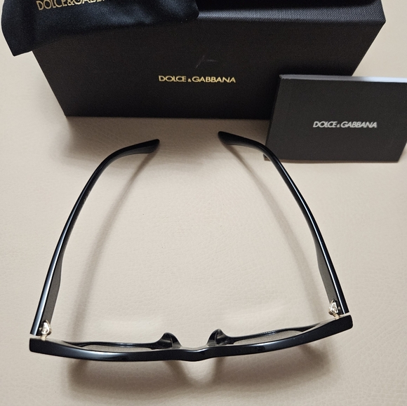 Dolce & Gabbana Oversized Sunglasses - Picture 4 of 10